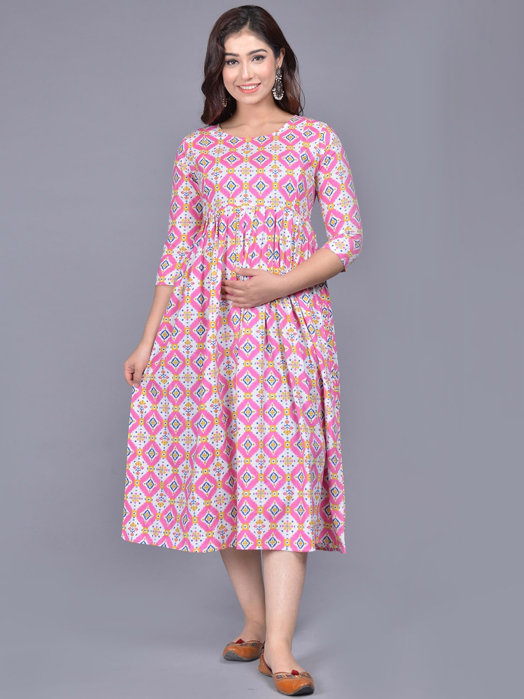 

ROOPWATI FASHION Women Pink Geometric Printed Floral Maternity Kurta