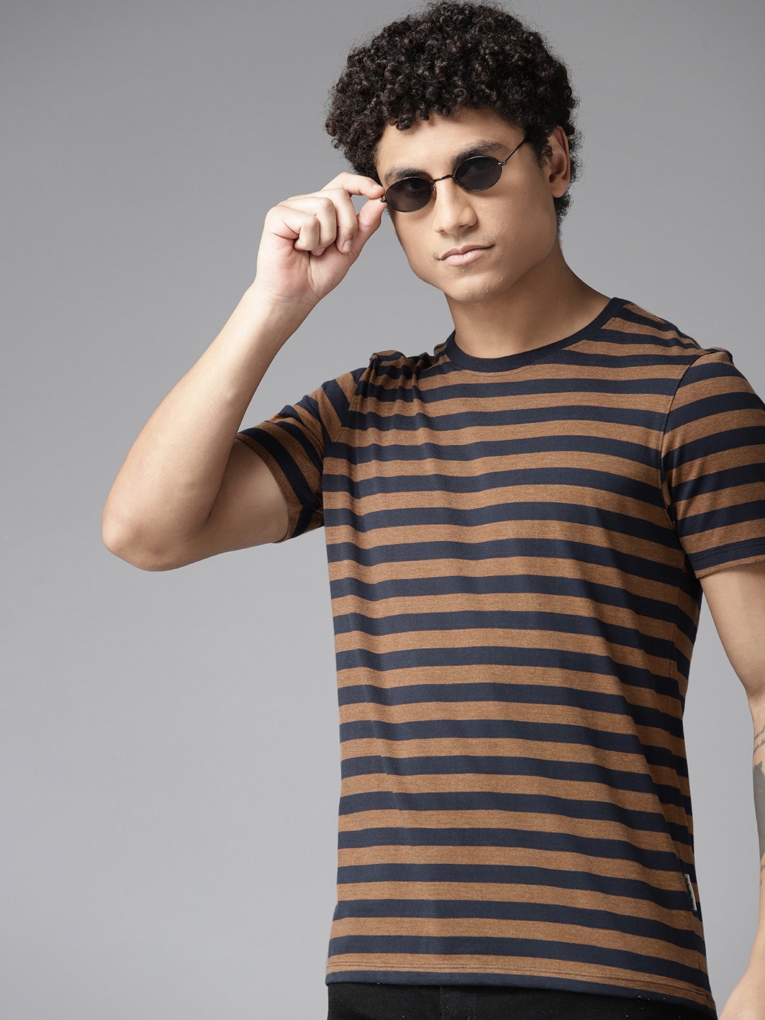 

The Roadster Lifestyle Co. Men Striped T-shirt, Brown