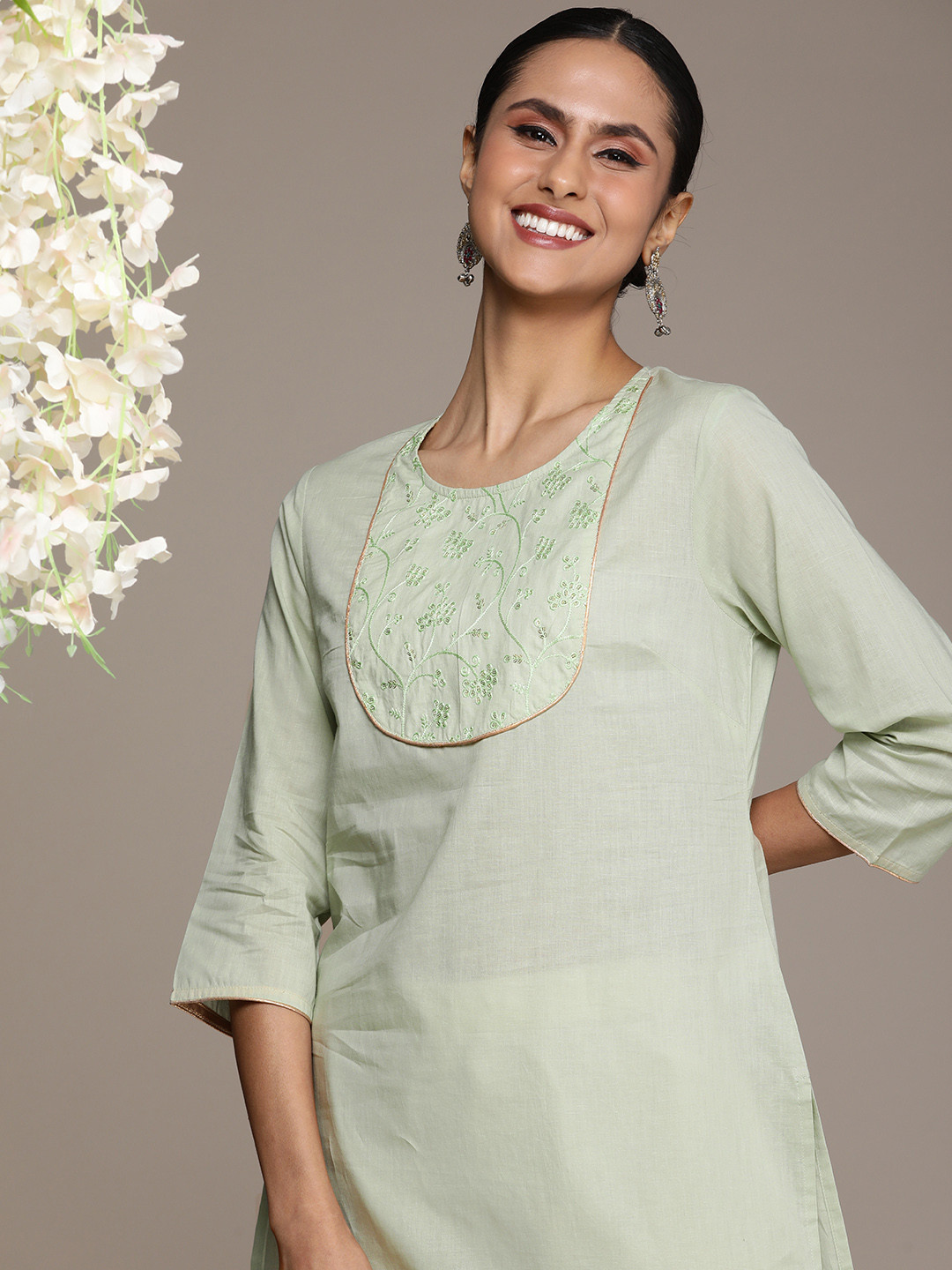 

House of Pataudi Ethnic Motifs Embroidered Sequinned Straight Jashn Kurta, Green