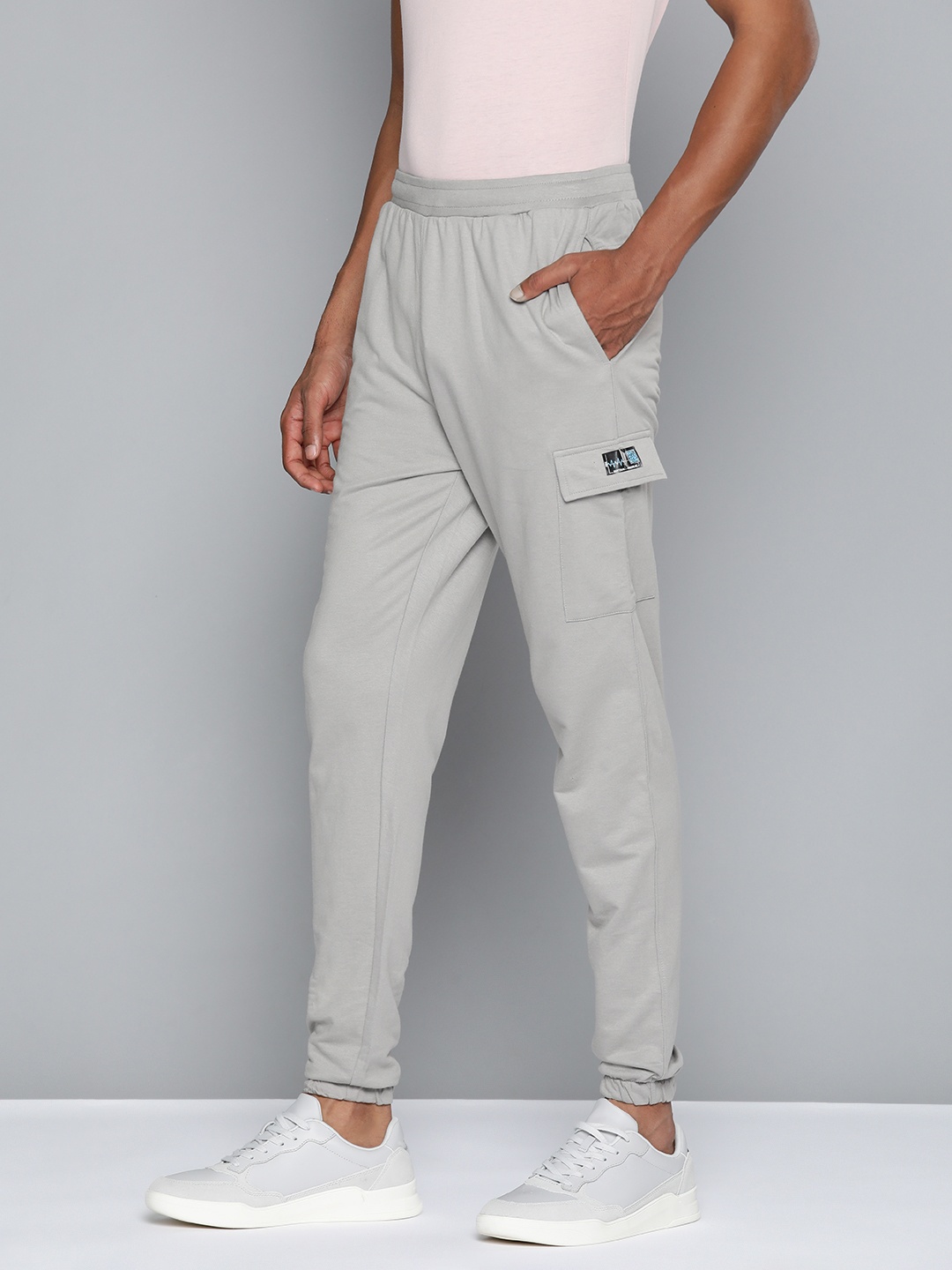 

HRX by Hrithik Roshan Men Solid Cargo Joggers, Grey