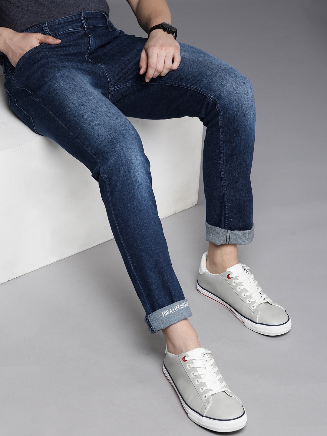 

Kenneth Cole Men Slim Fit Light Fade Stretchable Mid-Rise Jeans, Blue