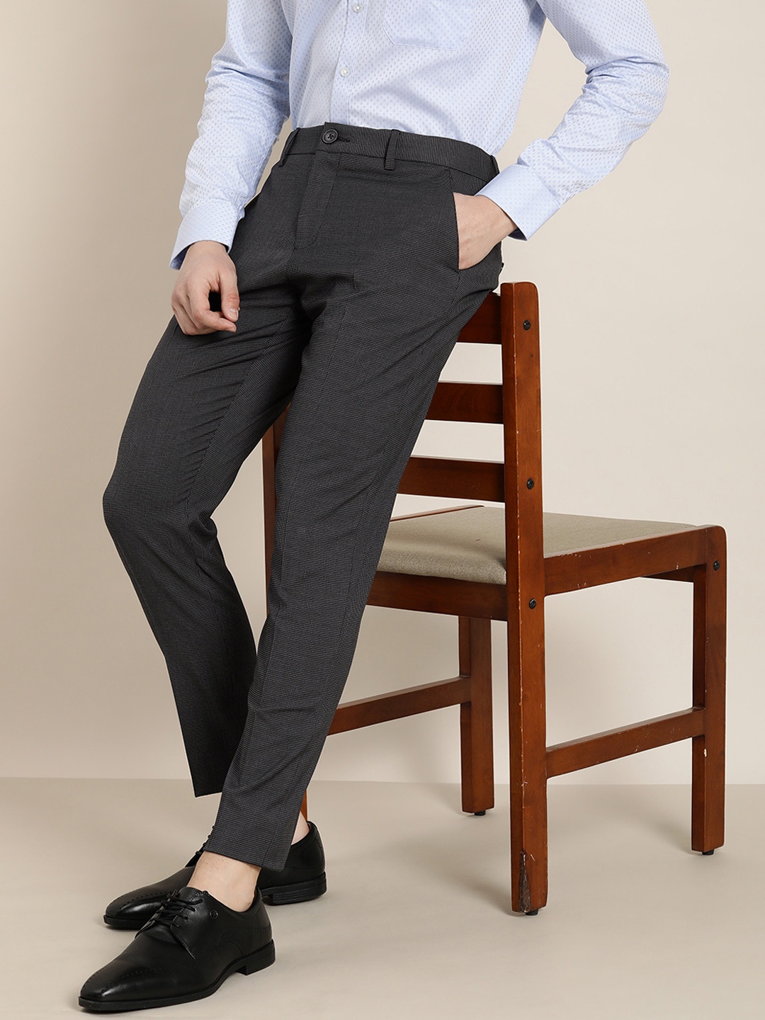 

INVICTUS Men Checked Slim Fit Trousers, Black