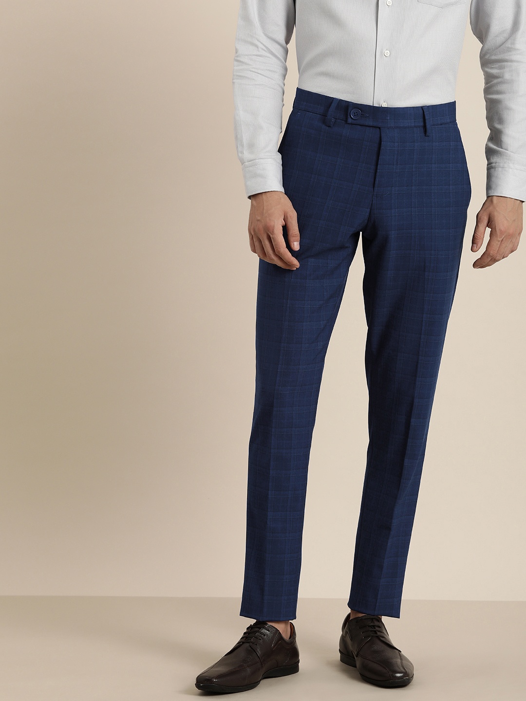 

INVICTUS Men Checked Slim Fit Mid-Rise Smart Casual Trousers, Navy blue