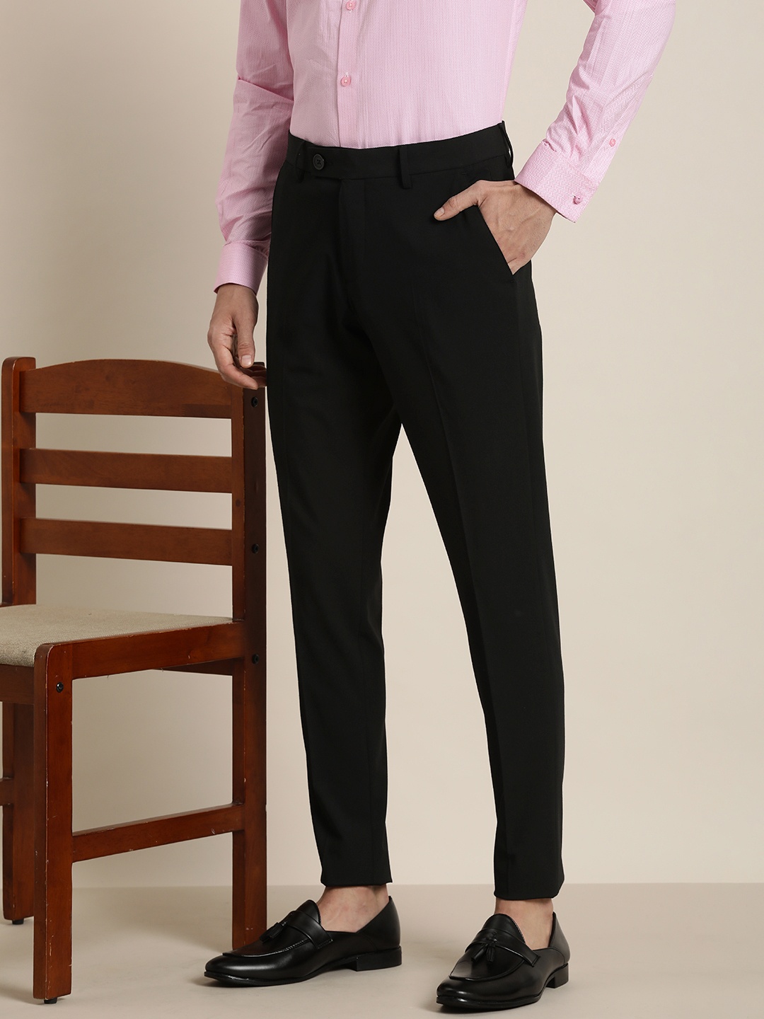 

INVICTUS Men Mid-Rise Slim Fit Trousers, Black