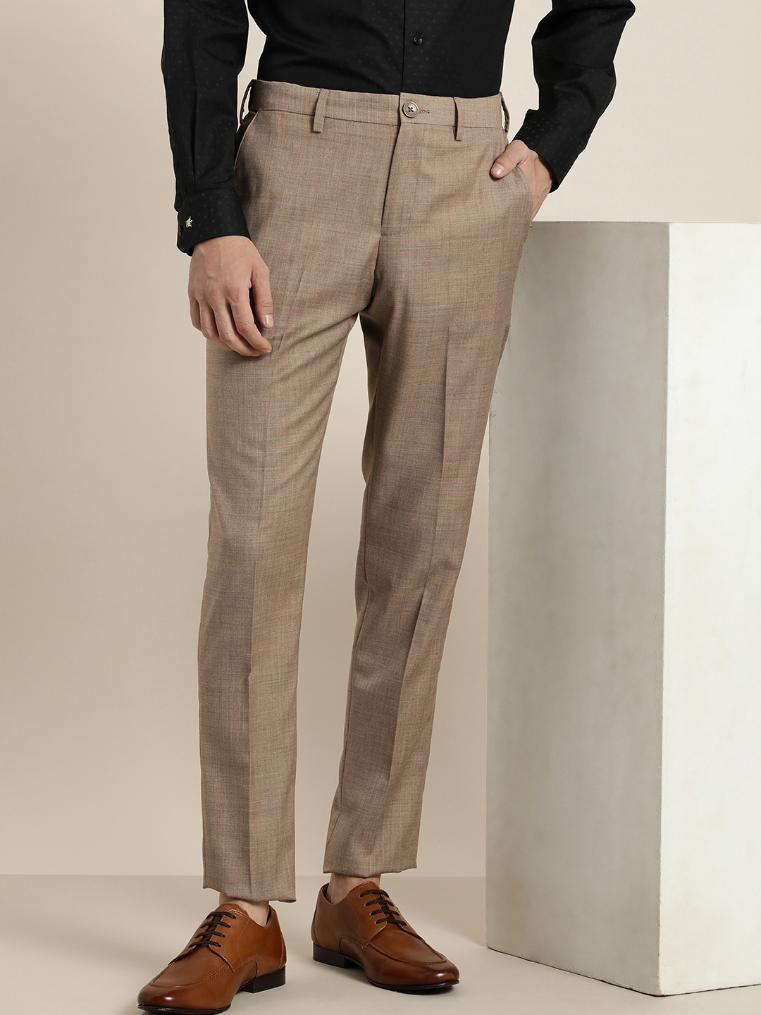 

INVICTUS Men Checked Slim Fit Trousers, Brown