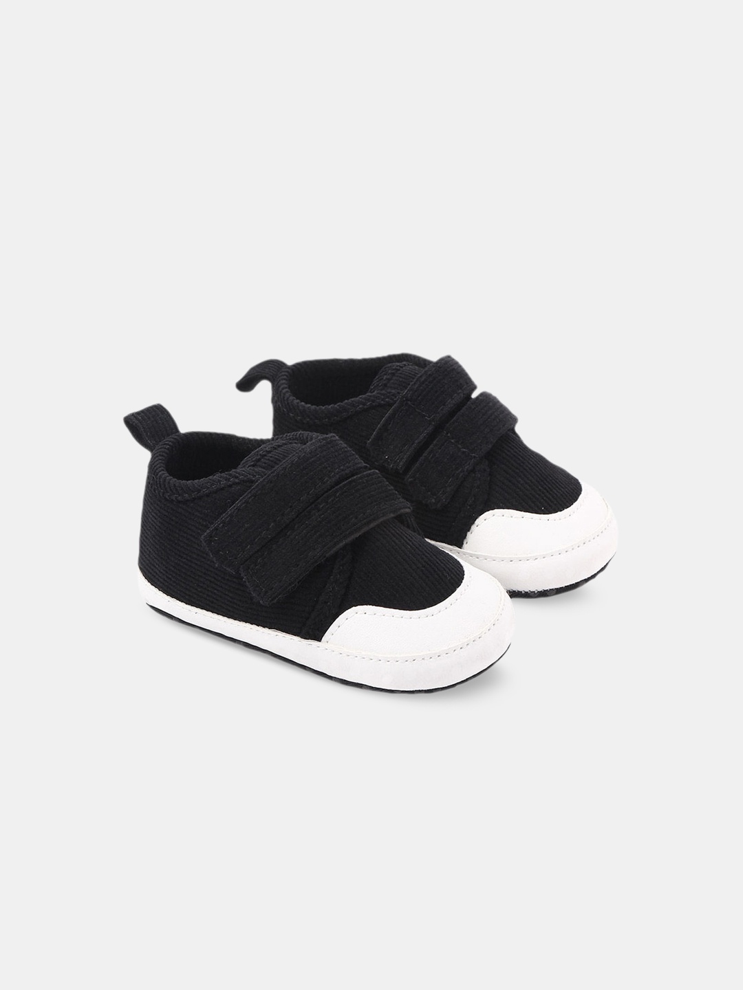 

Hopscotch Infants Boys Self-Design Cotton Booties, Black