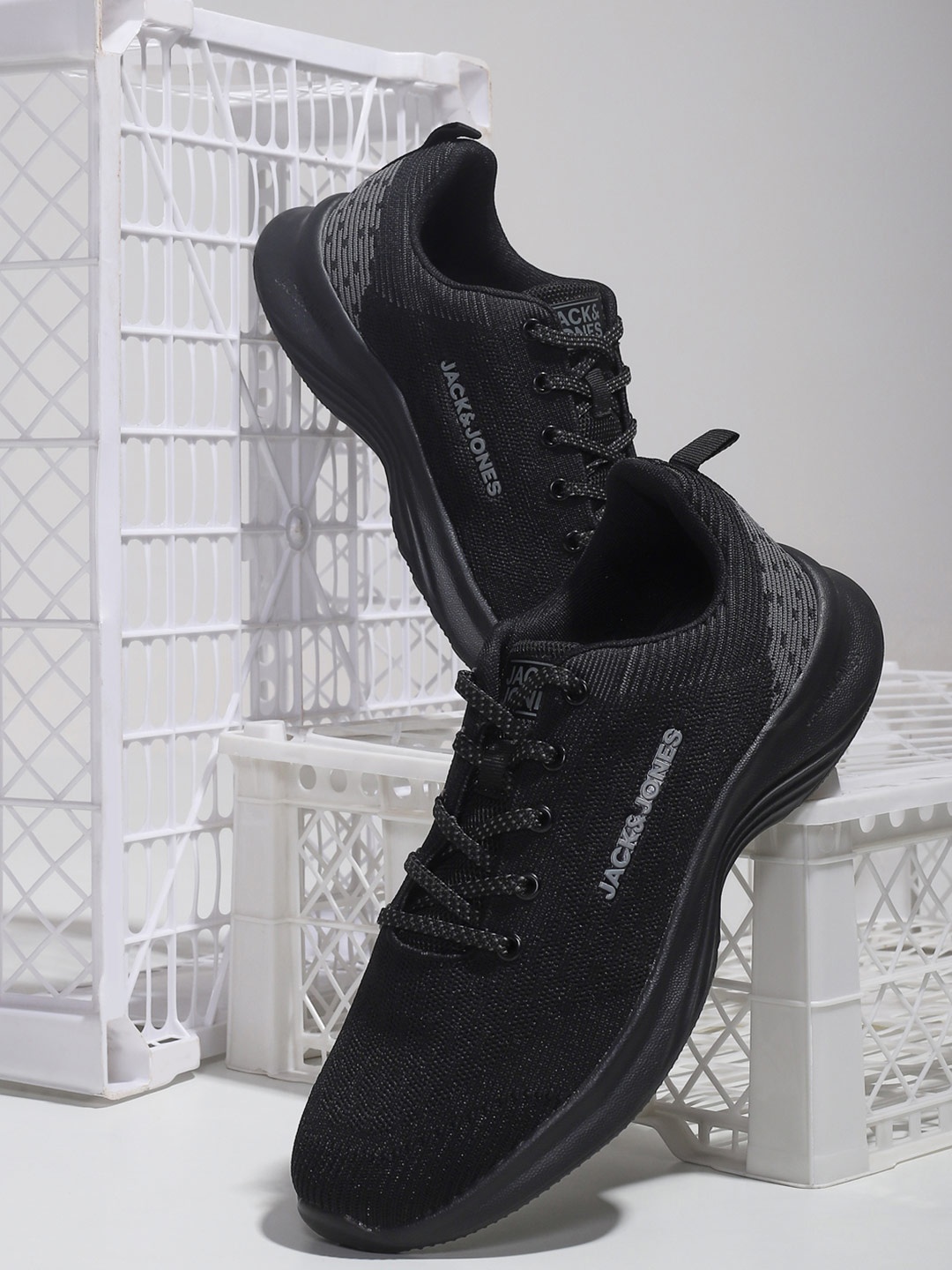 

Jack & Jones Men Colourblocked Sneakers, Black