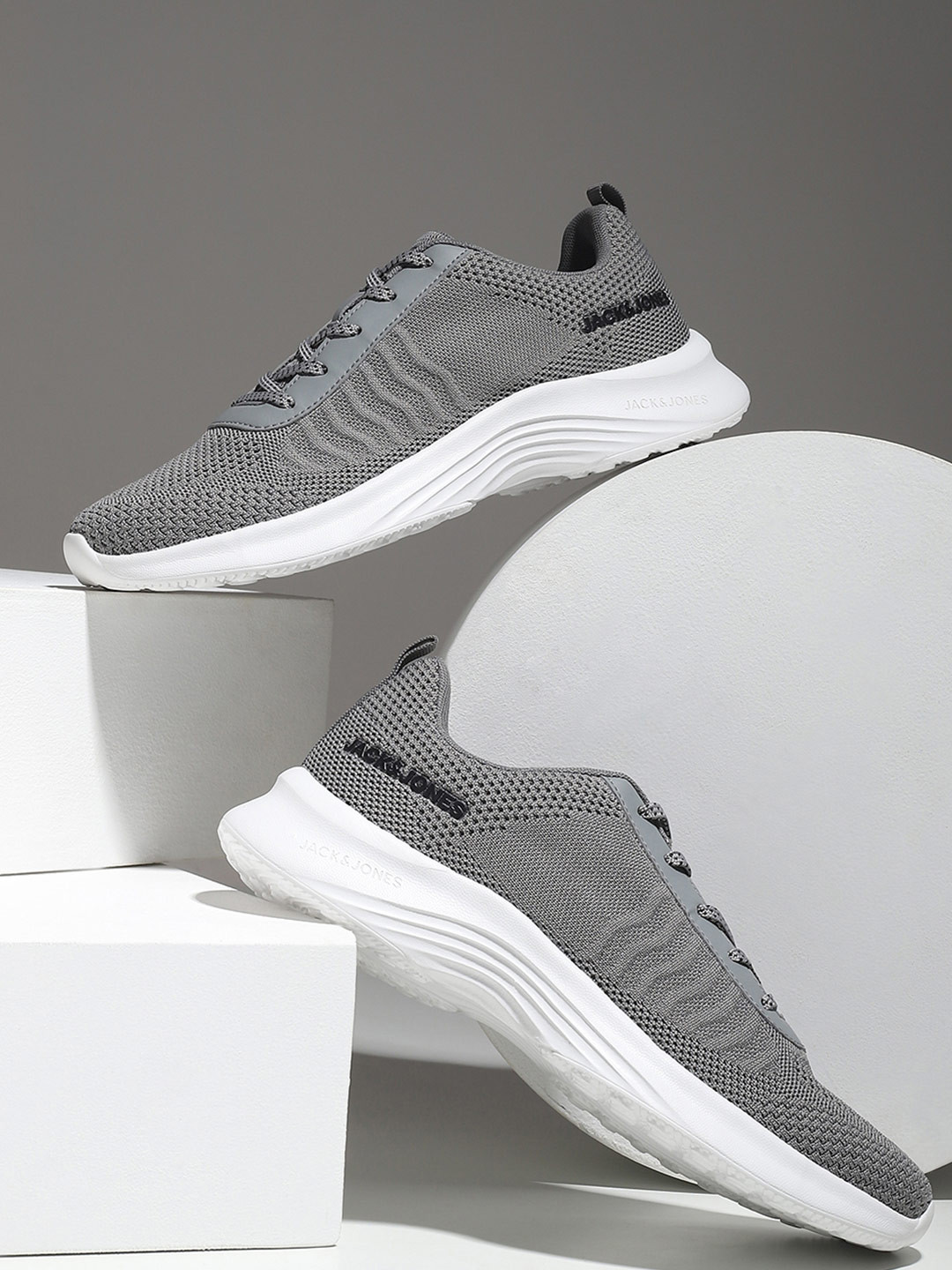 

Jack & Jones Men Solid Sneakers, Grey