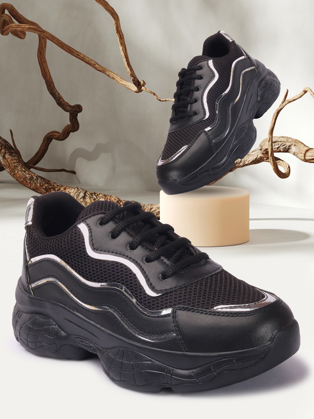 

VENDOZ Women Lace Up Sneakers, Black