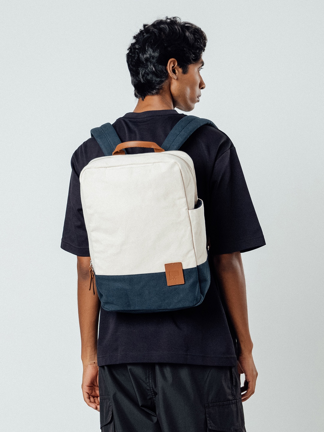 

DailyObjects Canvas Shoulder Strap Backpack, White