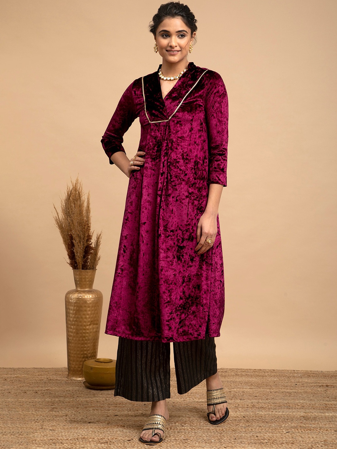 

Pink Fort Ethnic Motifs Printed Gotta Patti Khadi Velvet Kurta, Burgundy