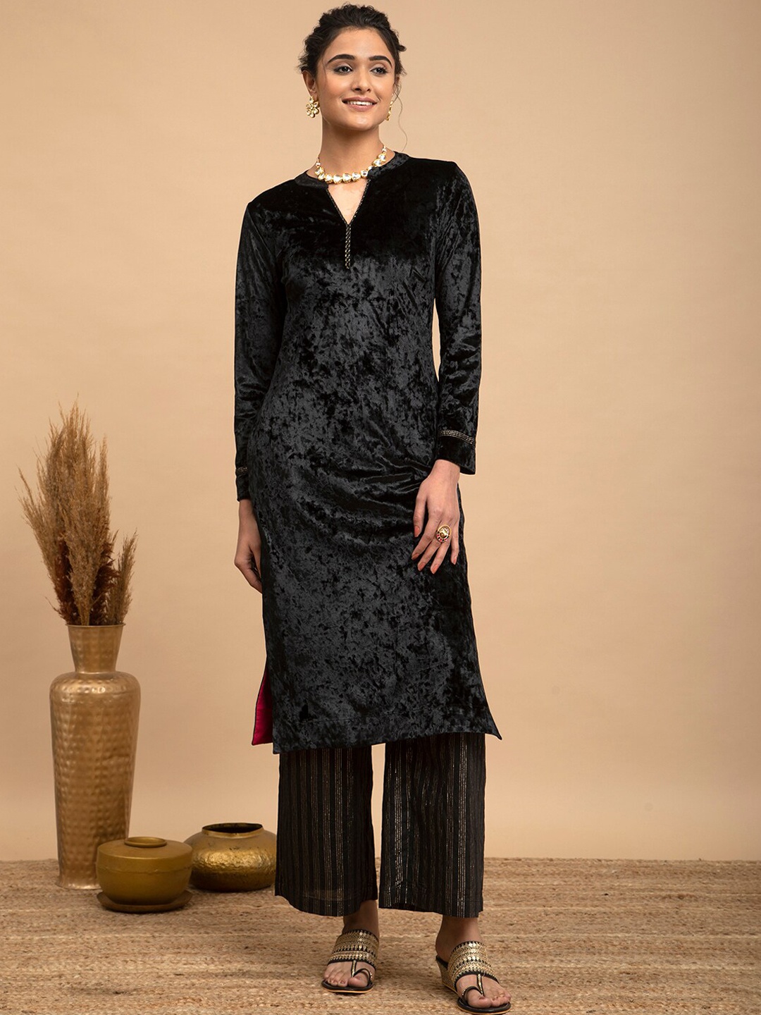 

Pink Fort Mandarin Collar Velvet Straight Kurta, Black