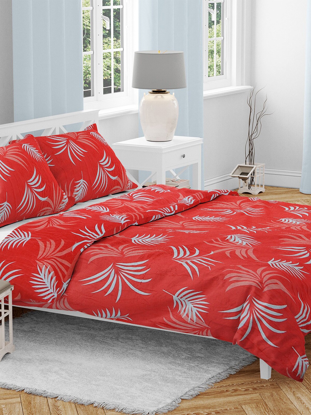 

AAZEEM Red & Blue Floral Printed 210 TC Queen Bedsheet with 2 Pillow Covers