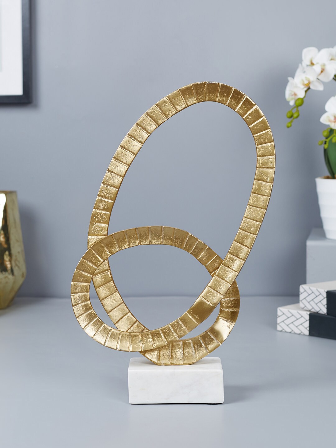 

HomeTown Venice Gold Dual Ring Table Decor Showpiece