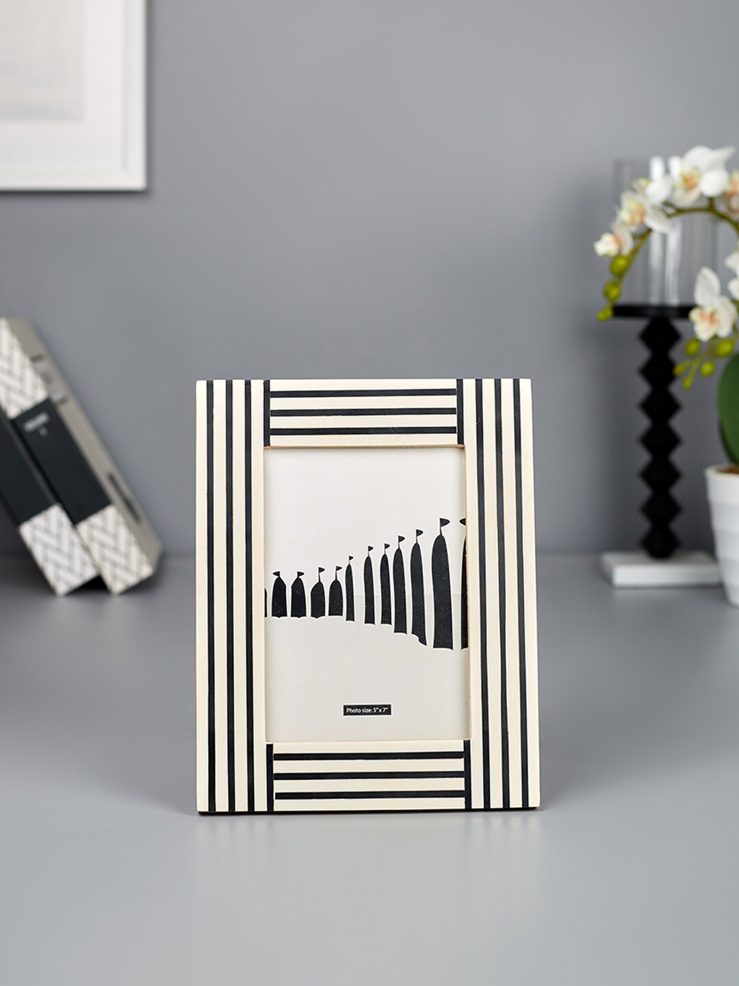 

HomeTown Black & White Venice MDF Resin and Glass Stripes Photo Frame