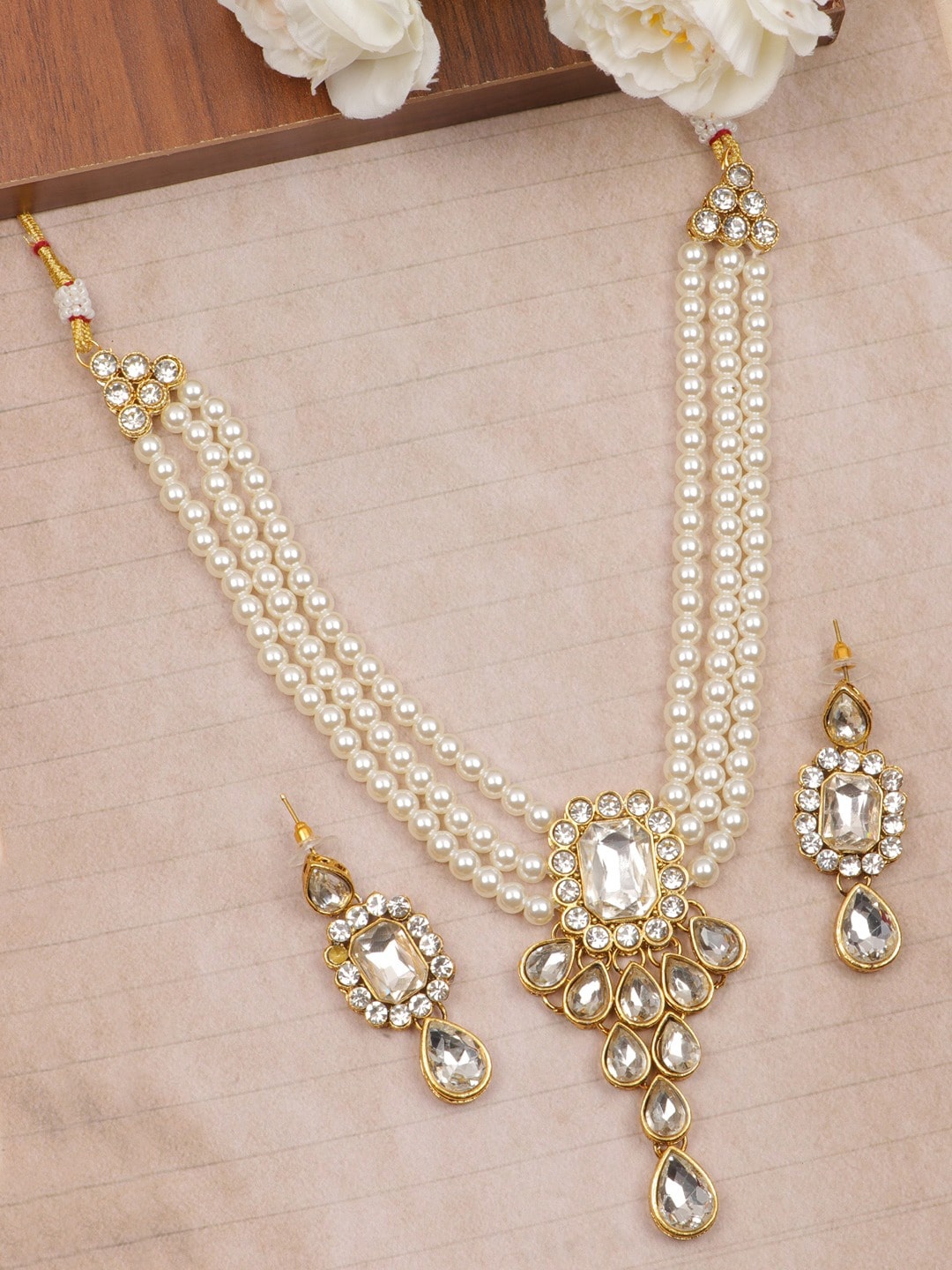 

Crunchy Fashion Gold-Plated Kundan Studded & Beaded Jewellery Set