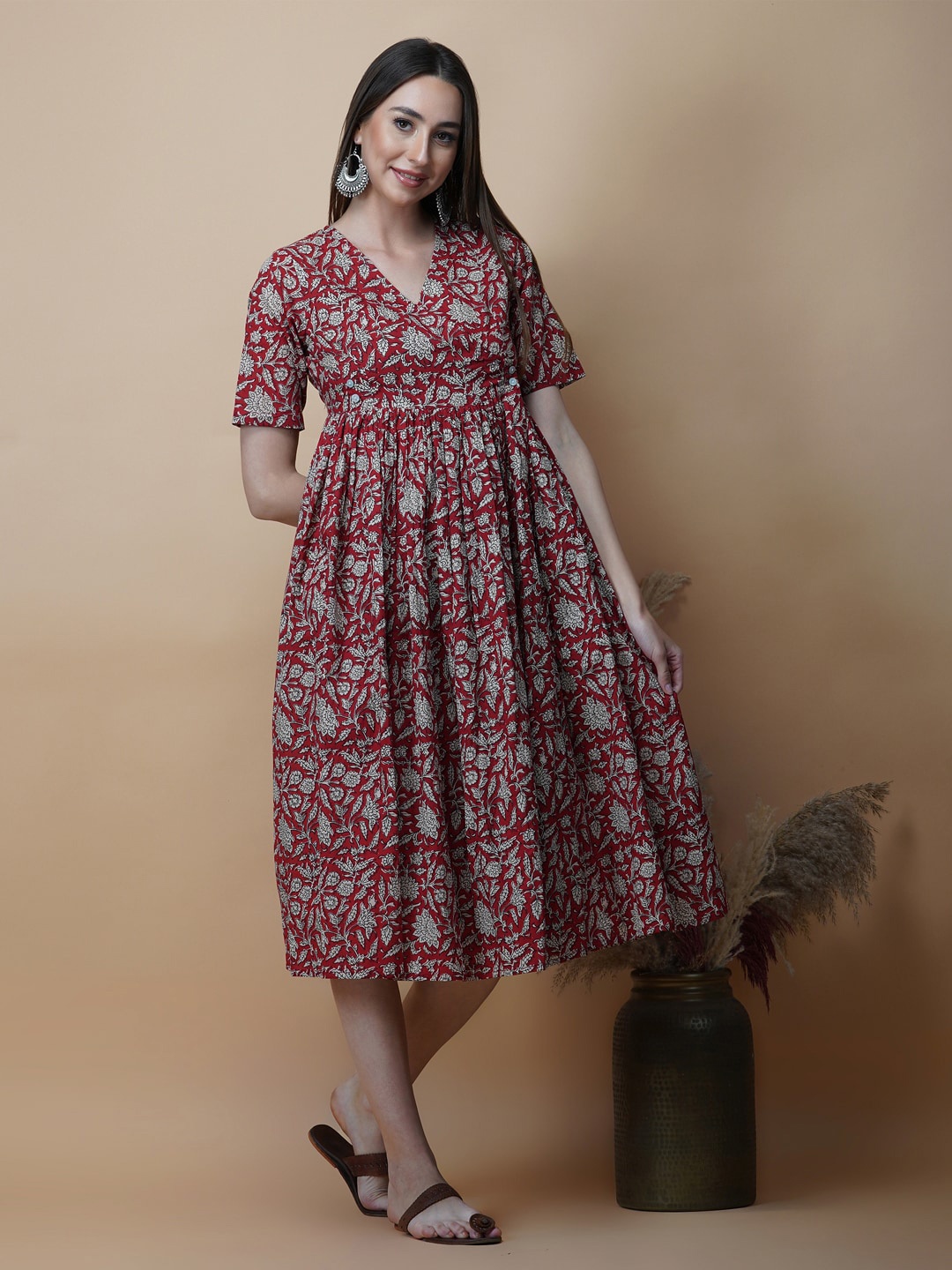 

GULAB CHAND TRENDS Women Floral Printed Empire Midi Dress, Red