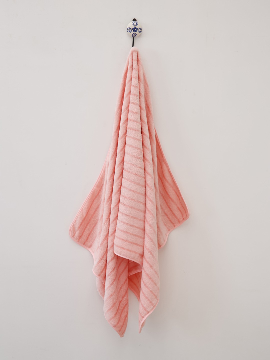 

Ariana Peach-Colour Striped 400 GSM Superior High Absorbent Bath Towel
