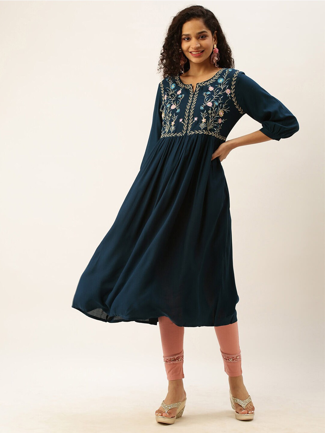

ZOLA Women Teal Floral Embroidered Kurta