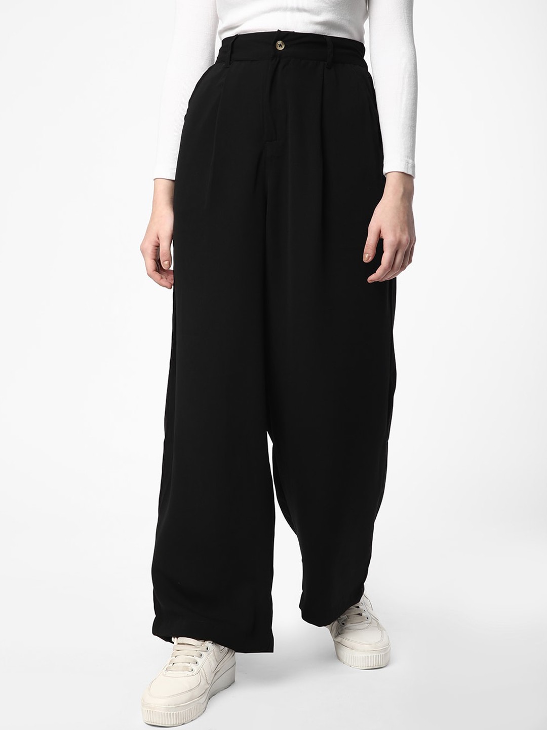 

R&B Women Pleated Trousers, Black