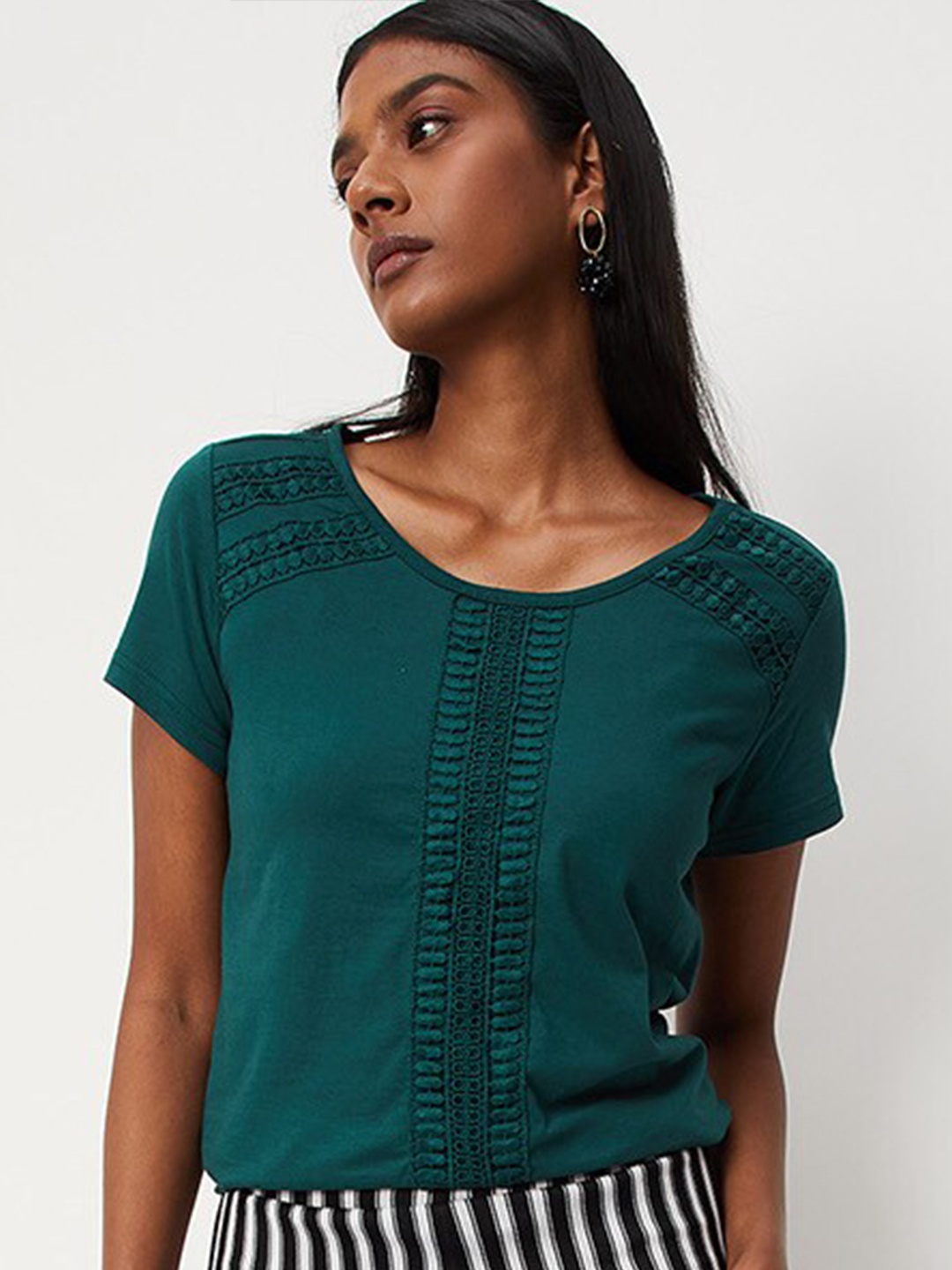 

max Women Green Typography Printed V-Neck T-shirt