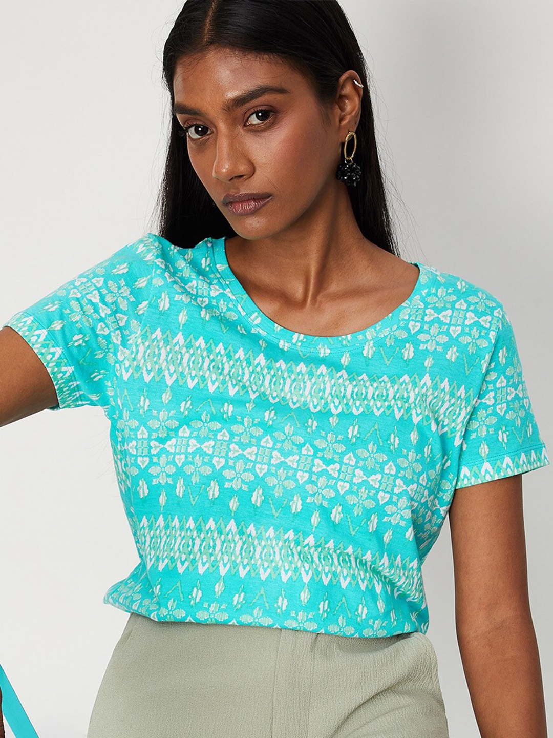 

max Women Blue Printed V-Neck T-shirt