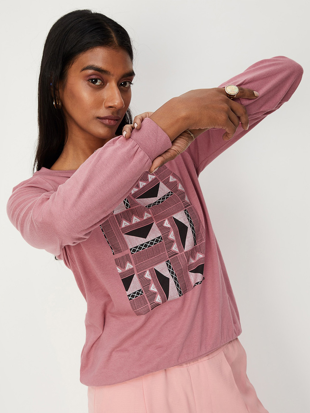 

max Women Pink Printed V-Neck Extended Sleeves T-shirt