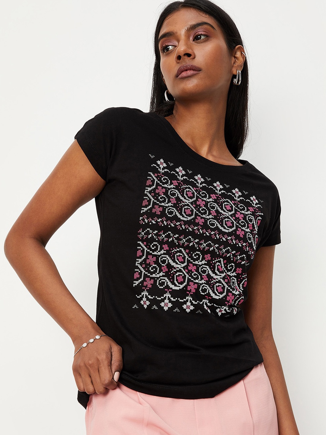 

max Women Black Printed Extended Sleeves T-shirt