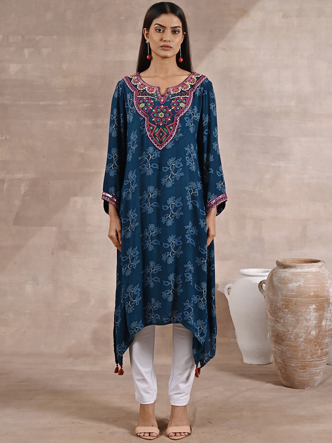 

Lakshita Women Teal Floral Printed Flared Sleeves Kurta
