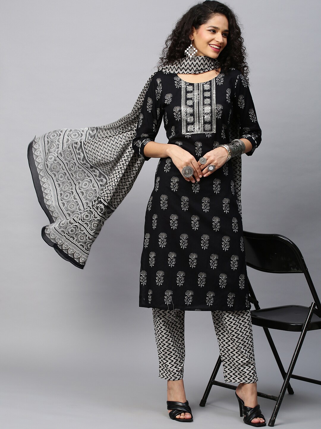 

INDYES Women Black Floral Printed Sequinned Pure Cotton Kurta with Trousers & With Dupatta