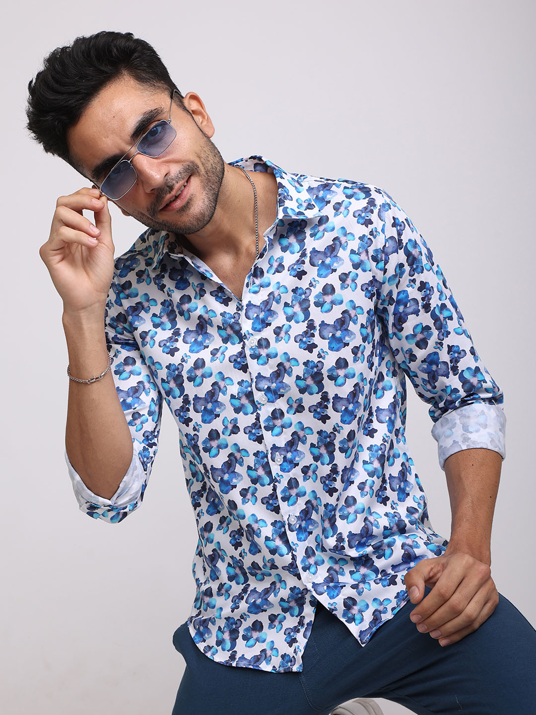 

Snitch Men Blue Slim Fit Floral Printed Casual Shirt