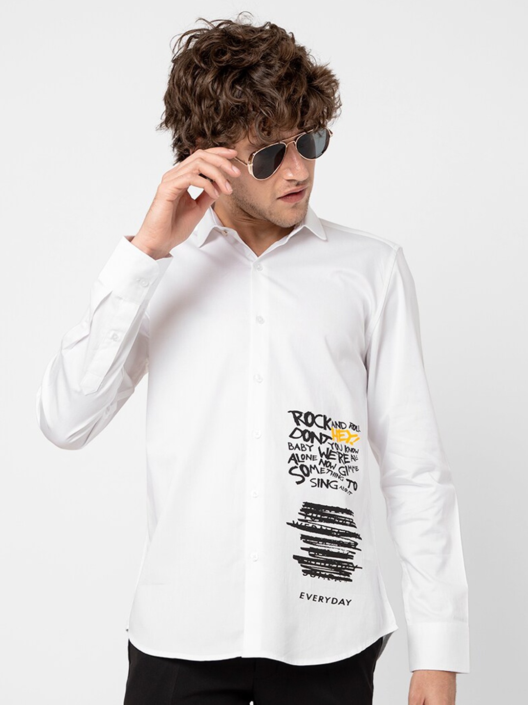 

Snitch Men White Slim Fit Printed Casual Shirt