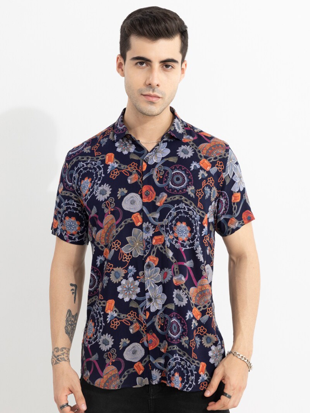 

Snitch Men Grey Slim Fit Floral Printed Casual Shirt
