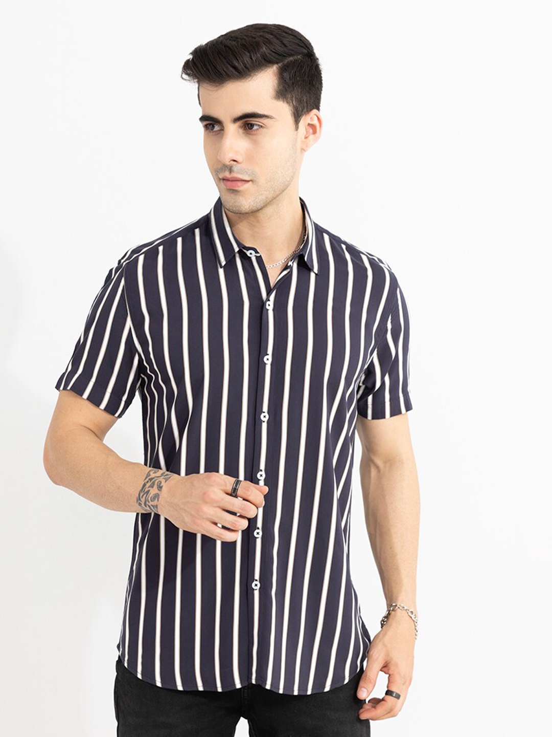 

Snitch Men Black Slim Fit Striped Casual Shirt