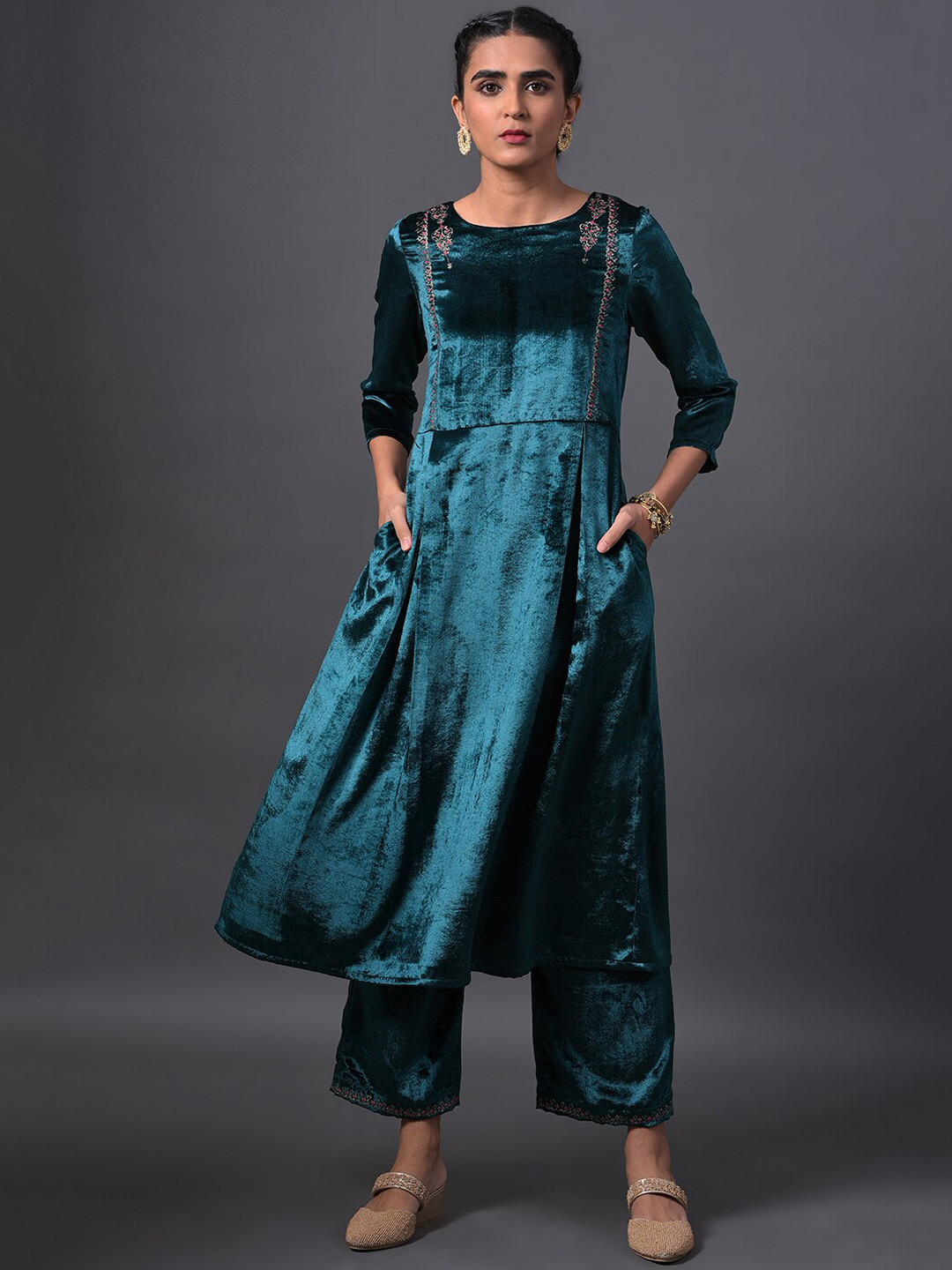 

W Women Embroidered Velvet Kurta with Straight Pants, Green