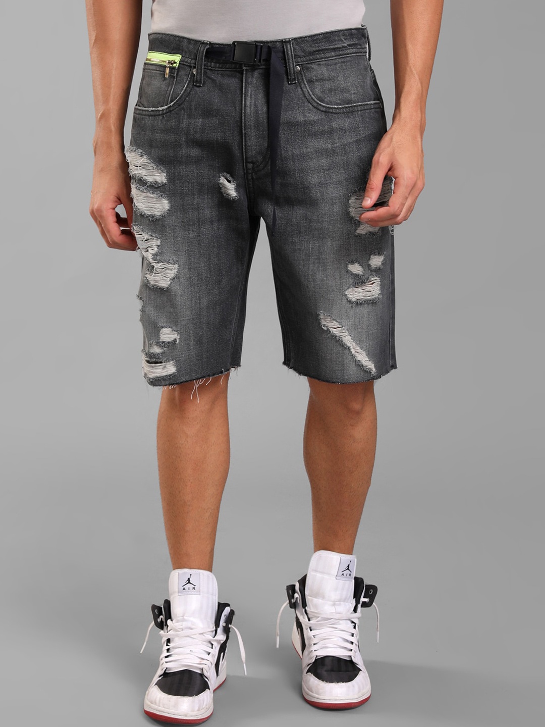 

KZ07 By Kazo Men Grey Printed High-Rise Denim Shorts