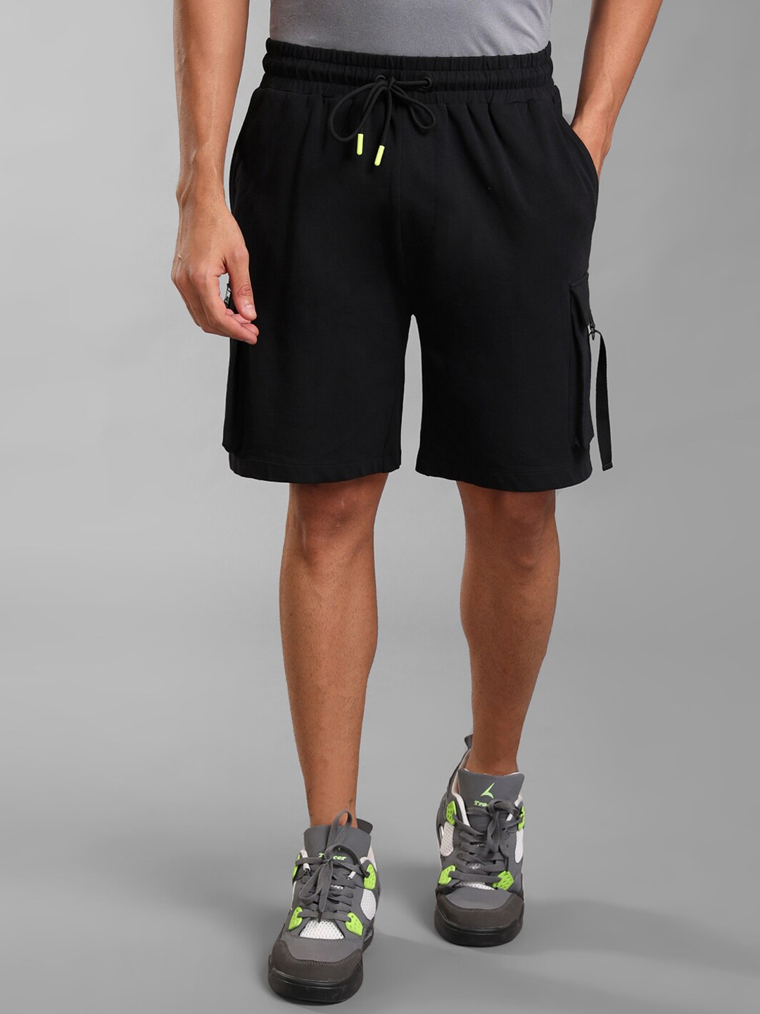

KZ07 By Kazo Men Black High-Rise Shorts