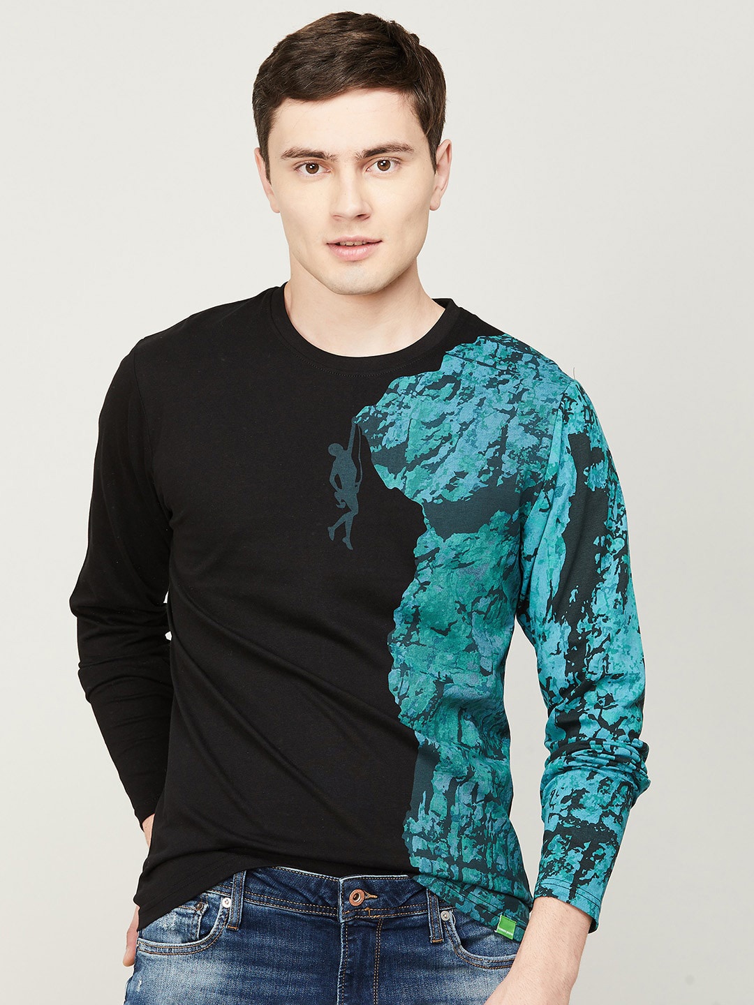 

Bossini Men Black Printed Extended Sleeves T-shirt