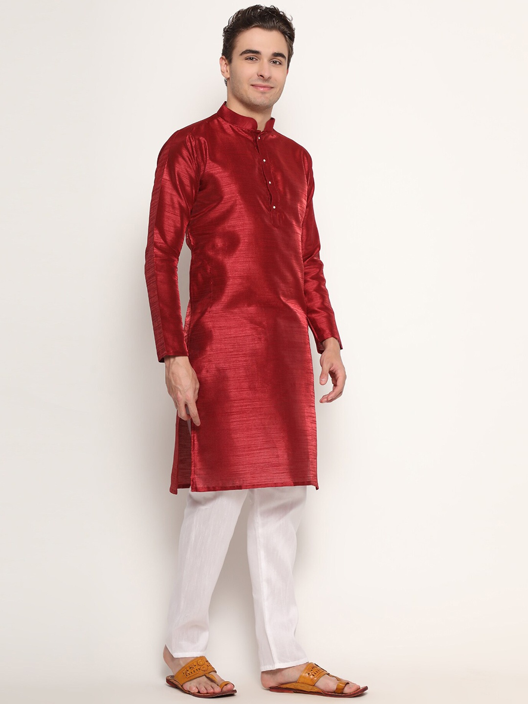 

GoStyle Men Dupion Silk Kurta with Pyjamas, Maroon