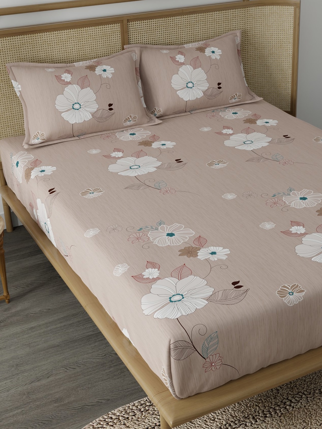

CHHAVI INDIA Brown & White Floral 210 TC Queen Bedsheet with 2 Pillow Covers