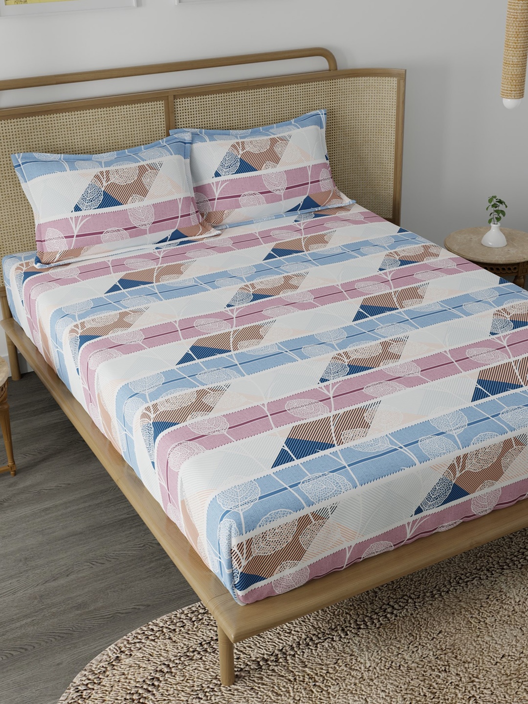 

CHHAVI INDIA White & Blue Floral 210 TC Queen Bedsheet with 2 Pillow Covers