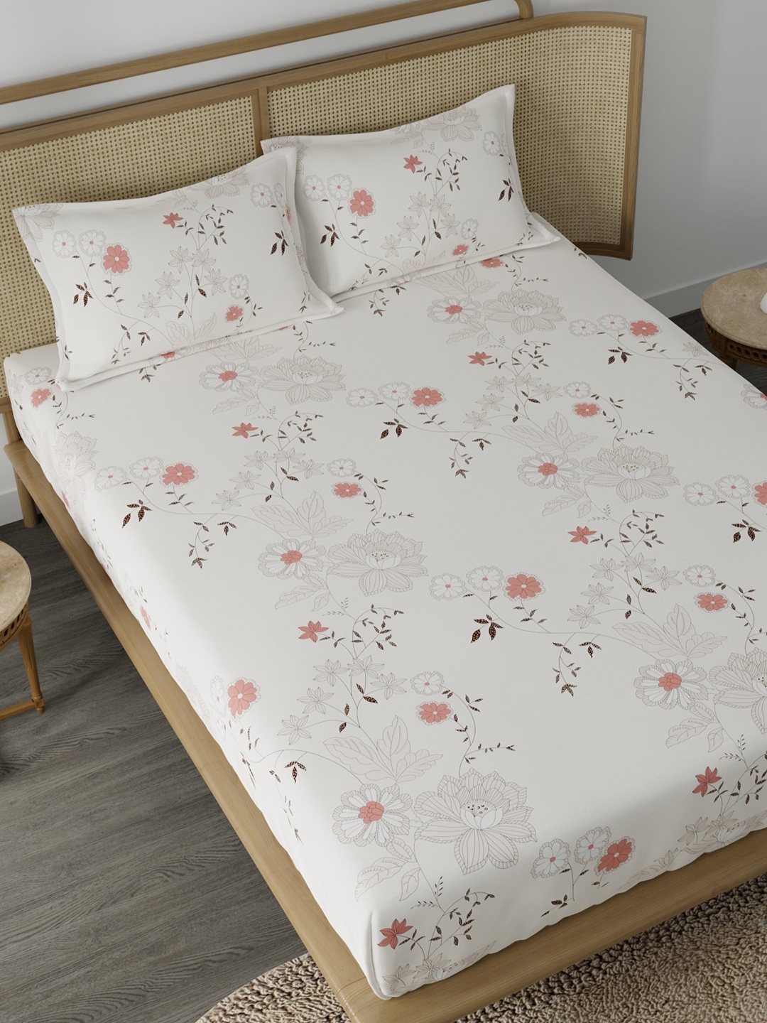 

CHHAVI INDIA White & Grey Floral 210 TC Queen Bedsheet with 2 Pillow Covers