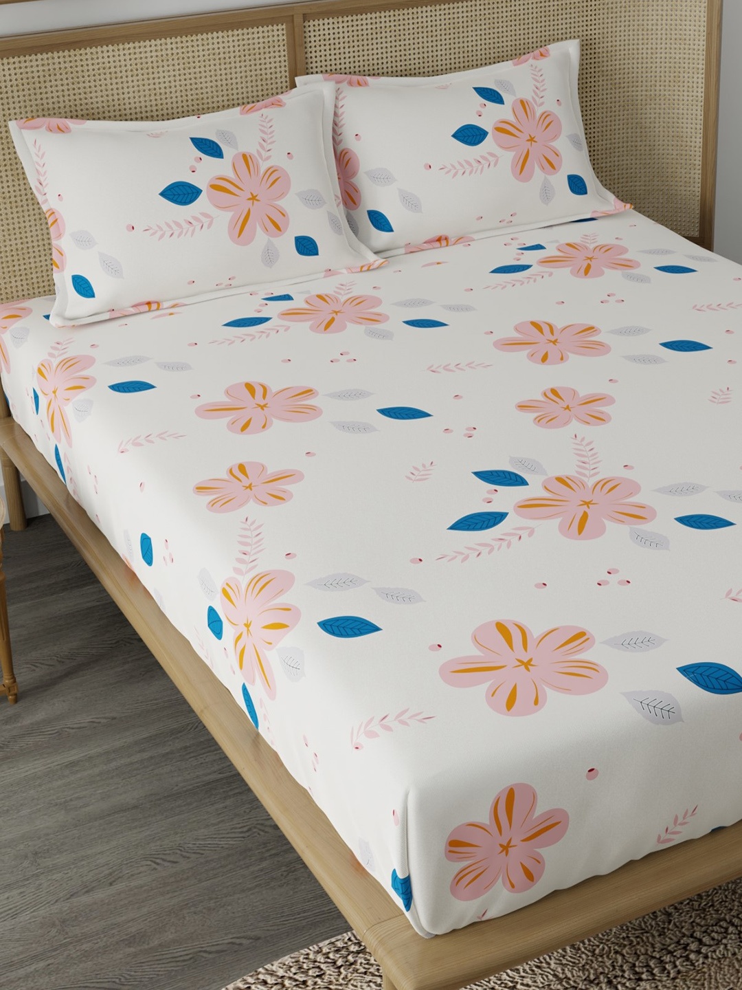 

CHHAVI INDIA White & Peach-Coloured Floral 210 TC Queen Bedsheet with 2 Pillow Covers