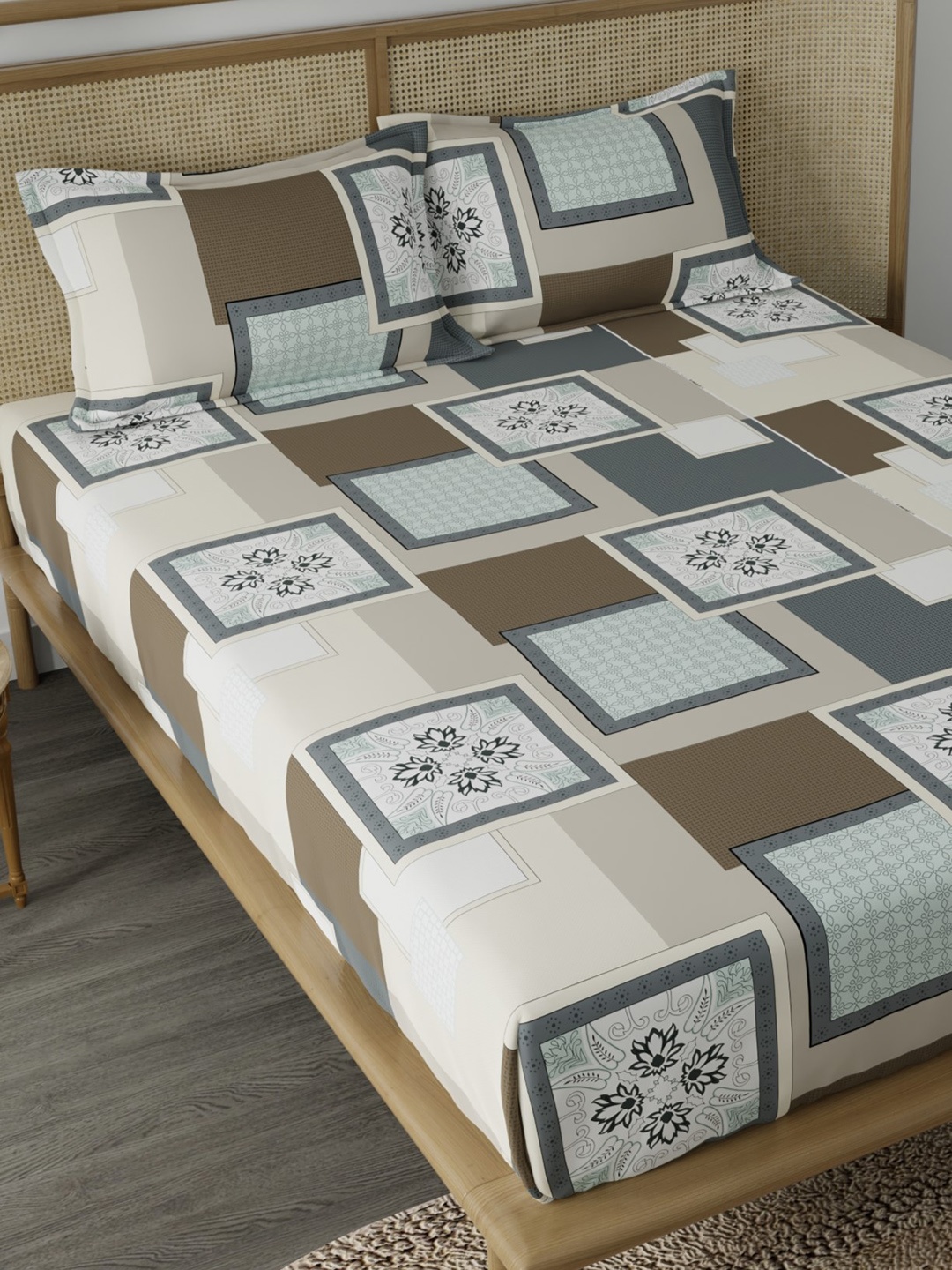 

CHHAVI INDIA Cream & Grey Geometric 210 TC Queen Bedsheet with 2 Pillow Covers