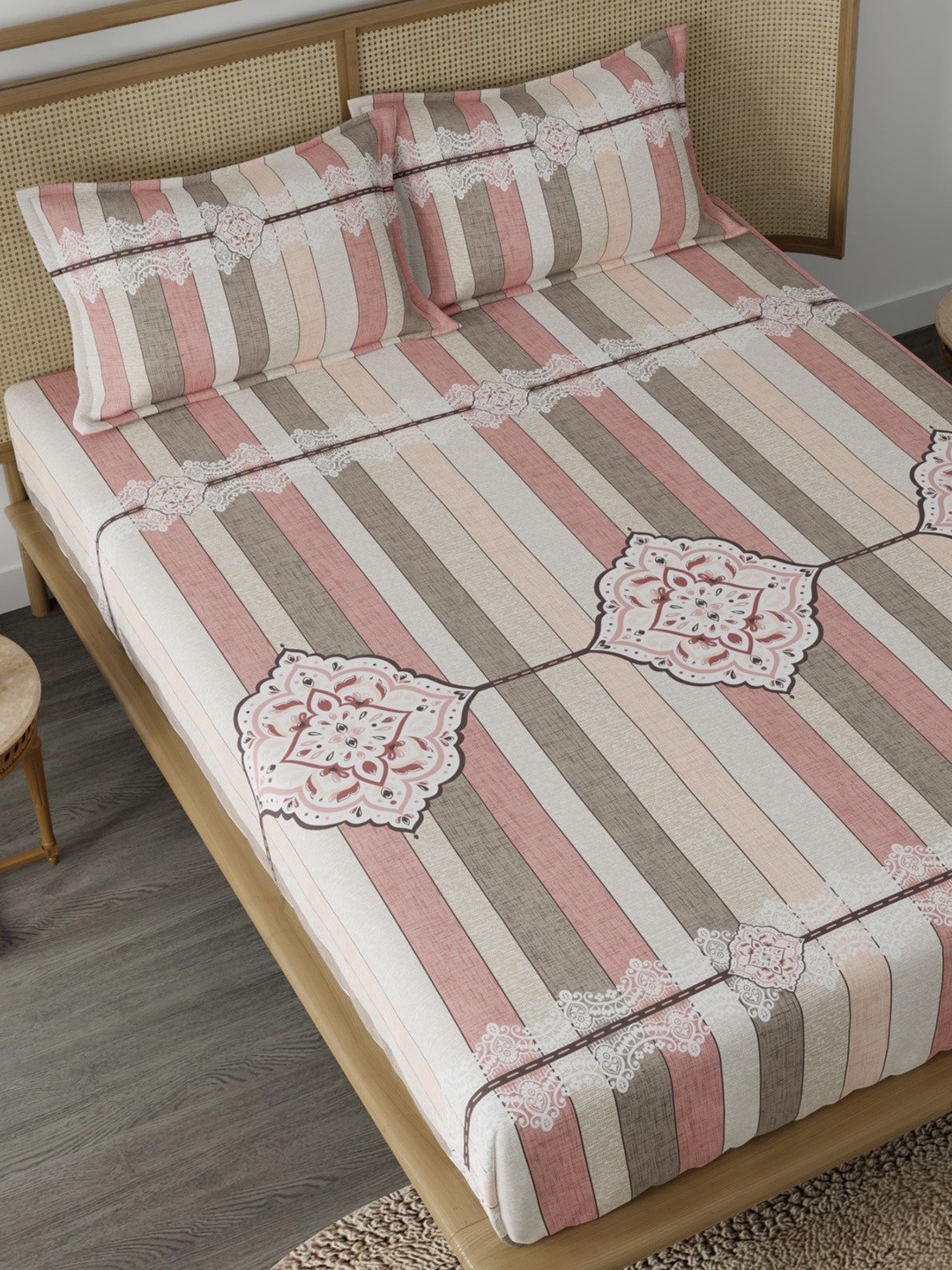 

CHHAVI INDIA Beige & Grey Floral Printed 210 TC Queen Bedsheet with 2 Pillow Covers