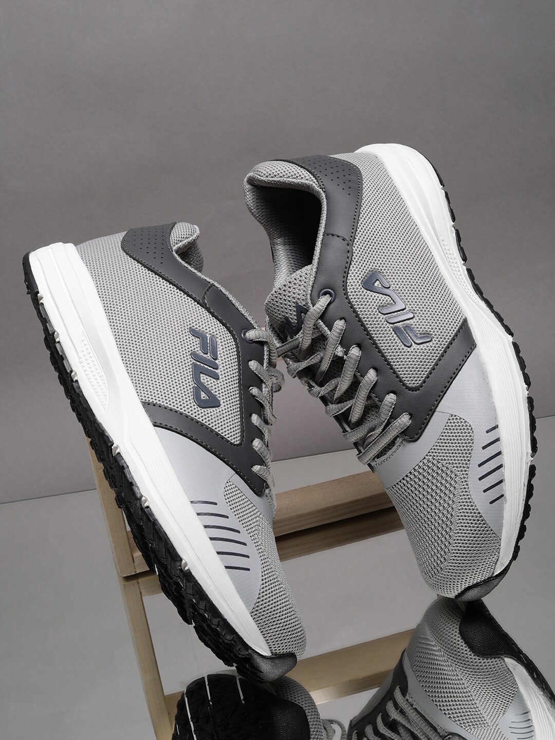 

FILA Men Mesh Running Zeto Shoes, Grey