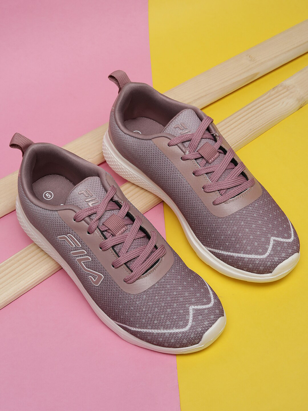 

FILA Women Bruct Running Bruct Shoes, Peach