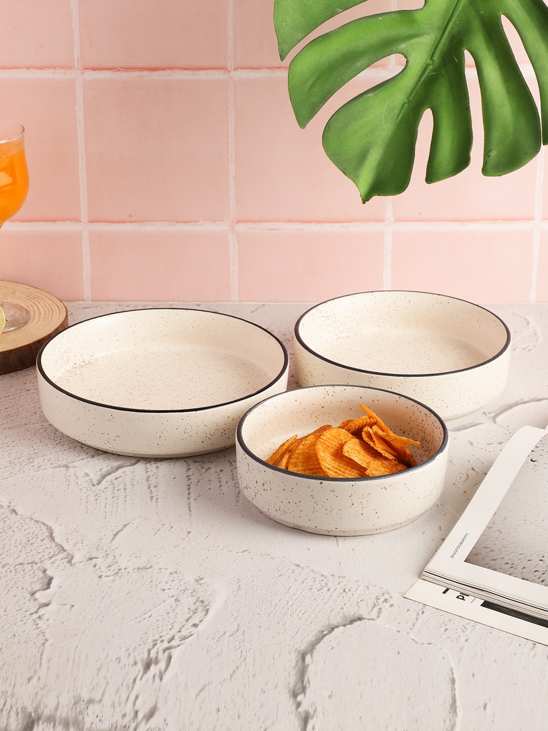 

CDI Set Of 3 White Printed Ceramic Matte Bowl Set