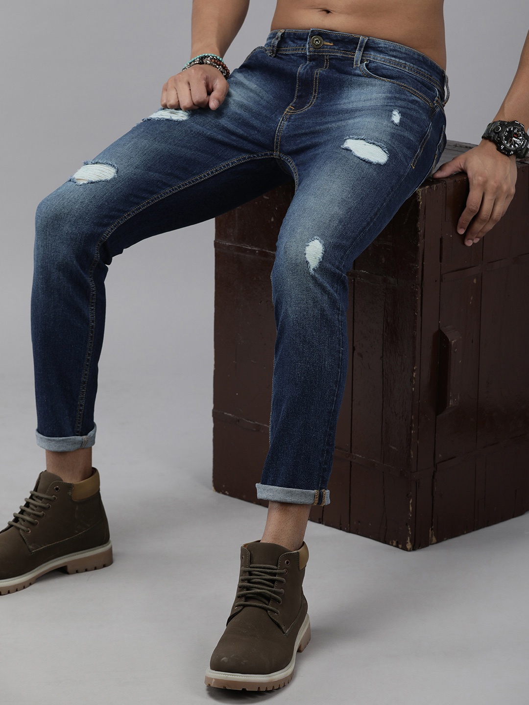 

Roadster Men Skinny Fit Mildly Distressed Light Fade Jeans, Blue