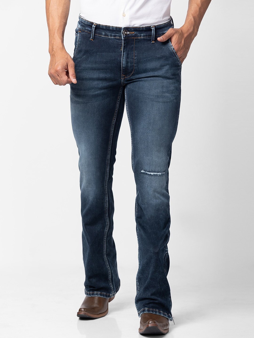

mode de base Men Navy Blue Bootcut Mildly Distressed Light Fade Stretchable Jeans